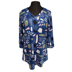 NWT Abstract Print V-Neck Tunic Top by Shana Apparel Size Medium Blue 3/4 Sleeve